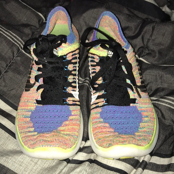 le scarpe nike libera rn flyknit bagliore pugno in poshmark le scarpe nike libera rn flyknit bagliore pugno in poshmark
